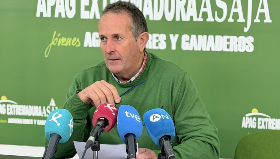 El presidente de APAG Extremadura Asaja, Juan Metidieri, en rueda de prensa