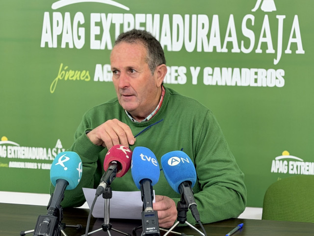El presidente de APAG Extremadura Asaja, Juan Metidieri, en rueda de prensa
