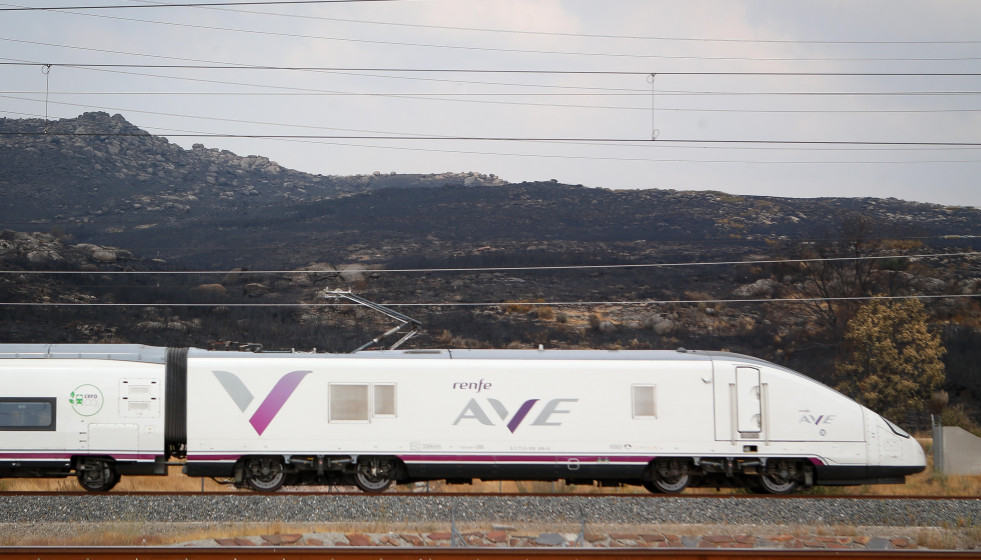 Archivo - Un tren de Alta Velocidad