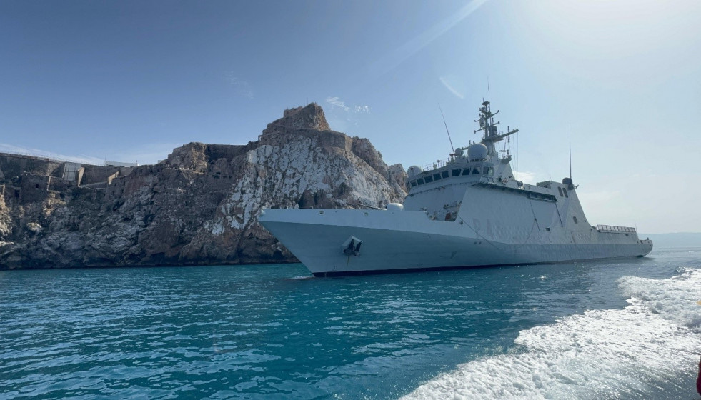 Archivo - El BAM 'Furor' realizando vigilancia marítima