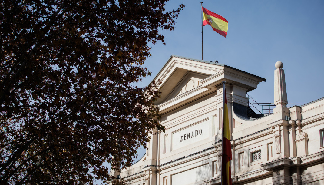 Archivo - La bandera de España en la fachada del Senado tras el acto de Izado Solemne de la bandera de España, en la plaza de La Marina Española, a 6 de diciembre de 2023, en Madrid (España).