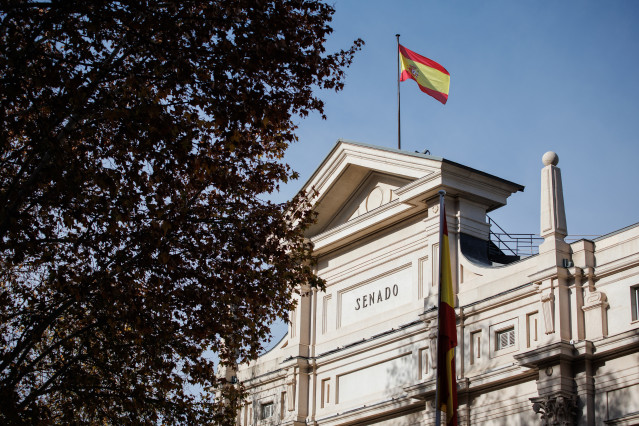 Archivo - La bandera de España en la fachada del Senado tras el acto de Izado Solemne de la bandera de España, en la plaza de La Marina Española, a 6 de diciembre de 2023, en Madrid (España).