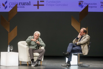 El expresidente del Gobierno Felipe González protagoniza el XVI Congreso EM+FI de la Fundación Caja Rural de Segovia, en el Teatro Juan Bravo.