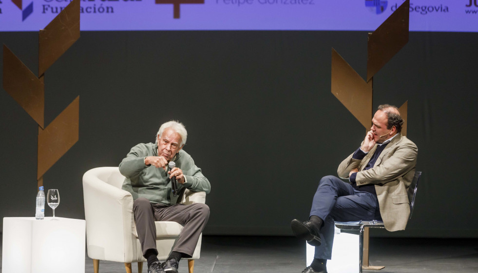 El expresidente del Gobierno Felipe González protagoniza el XVI Congreso EM+FI de la Fundación Caja Rural de Segovia, en el Teatro Juan Bravo.