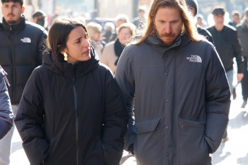 Archivo - La secretaria política de Podemos, Irene Montero, y el secretario de organización y portavoz de Podemos, Pablo Fernández, en la Plaza de Fuente Dorada, a 30 de enero de 2024, en Valladoli