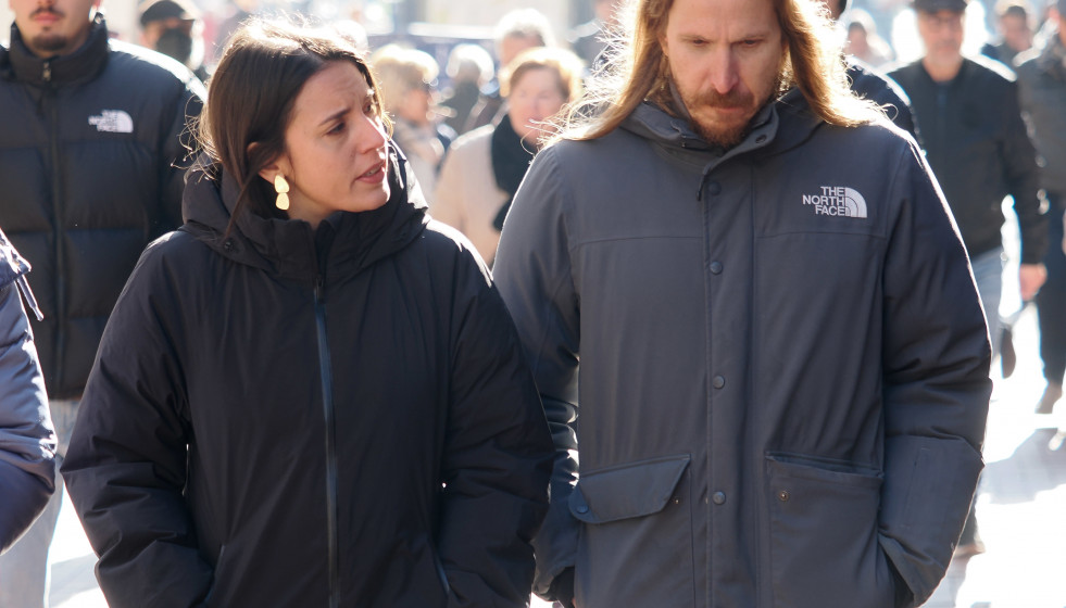 Archivo - La secretaria política de Podemos, Irene Montero, y el secretario de organización y portavoz de Podemos, Pablo Fernández, en la Plaza de Fuente Dorada, a 30 de enero de 2024, en Valladoli