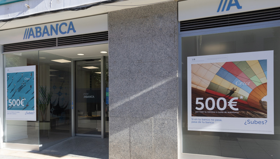 Archivo - Exterior de una oficina bancaria de Abanca, a 20 de noviembre de 2025, en Madrid (España). La entidad financiera Abanca obtuvo un beneficio atribuido de 670,4 millones de euros entre enero 
