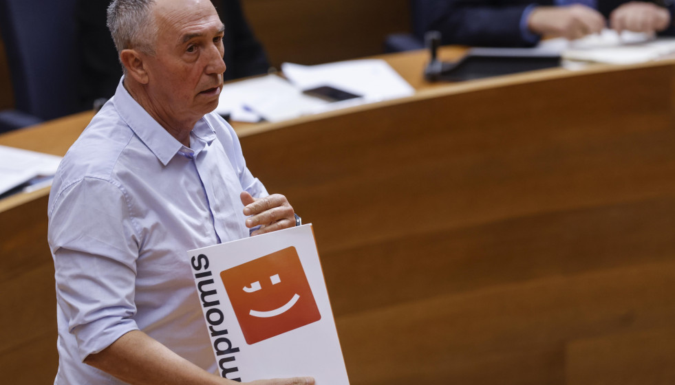 Archivo - El portavoz de Compromís en Les Corts, Joan Baldoví, interviene durante una sesión de control