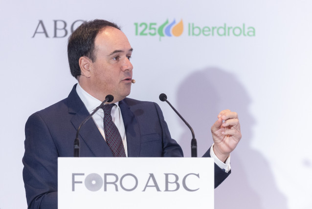 El secretario general del PP, Miguel Tellado y el president de la Generalitat, Juanfran Pérez Llorca, interviene en el Foro ABC, a 28 de enero de 2026, en Madrid (España)