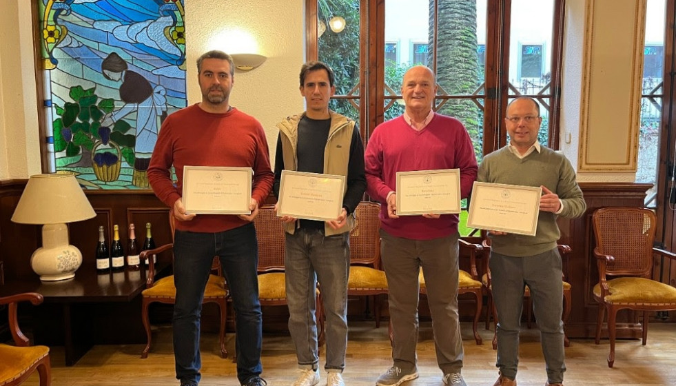 Los representantes de las cuatro bodegas.