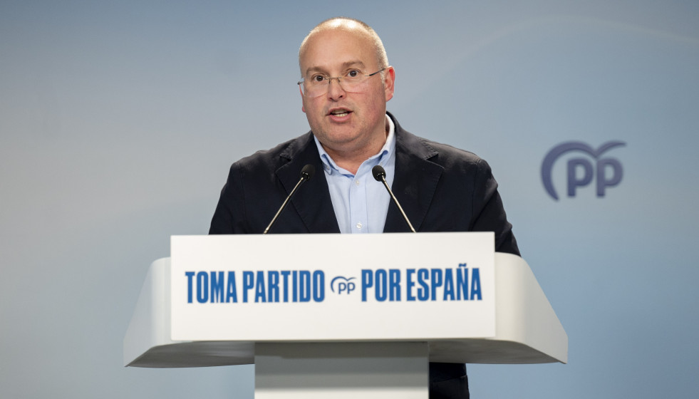 Archivo - El secretario general del PP, Miguel Tellado, ofrece declaraciones a la prensa .