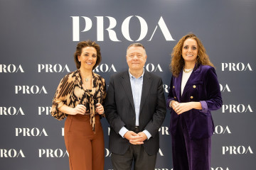 De izquierda a derecha: Lucía Casanueva, Jordi Sevilla y Valvanuz Serna Ruiz.