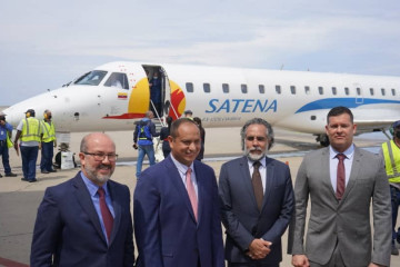 Archivo - Un avión de Satena.