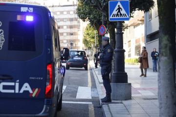 Efectivos de la Policia Nacional y los servicios de Emergencias durante el simulacro de intervención en el Palacio de Congresos y Exposiciones de Oviedo, a 27 de enero de 2026, en Oviedo, Asturias (E