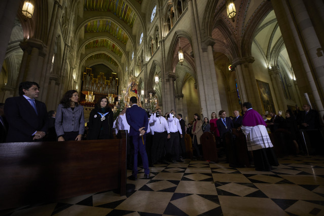 Archivo - La presidenta de la Comunidad de Madrid, Isabel Díaz Ayuso, durante una eucaristía en honor a la Virgen de la Almudena, patrona de Madrid, en la catedral de la Almudena