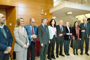 Alberto Nadal, vicesecretario de Economía y Desarrollo sostenible del PP; junto a la secrearia xeral del PPdeG, Paula Prado, y otros cargos del PP, antes de una reunión con empresarios de Vigo, a 29