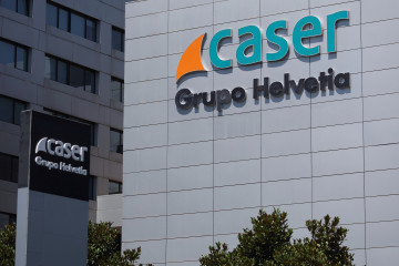 Archivo - Fachada de la sede de Caser Seguros, en la Avenida de Burgos, Madrid, (España)