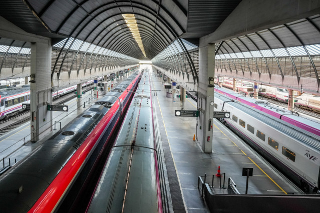 Trenes parados y andenes vacíos en en la estación de Santa Justa de Sevilla. A 19 de enero de 2026, en Sevilla (Andalucía, España).
