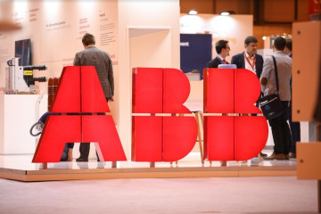 Archivo - Logo de ABB en el stand de la empresa en la feria CIRED 2019