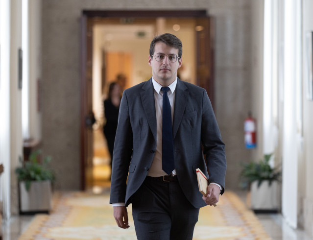 Archivo - El diputado de Sumar Jorge Pueyo a su llegada a una reunión de la Junta de Portavoces, a 5 de diciembre de 2023, en Madrid (España).