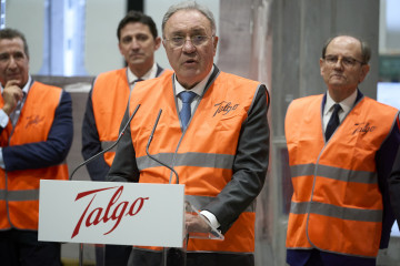Archivo - El presidente de Sidenor, José Antonio Jainaga, interviene durante su visita a las instalaciones de la empresa Talgo
