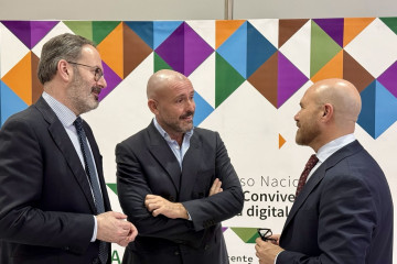 El vicesecretario de Educación e Igualdad del PP, Jaime de los Santos (en el centro), en el Congreso Nacional para la Convivencia en la Era Digital: 'Andalucía frente al acoso', celebrado en Córdob