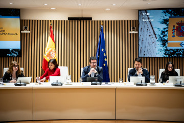 El secretario de Estado de Trabajo, Joaquín Pérez Rey, preside la mesa de diálogo social para la subida del salario mínimo interprofesional (SMI) de 2026. En Madrid, a 29 de enero de 2026.
