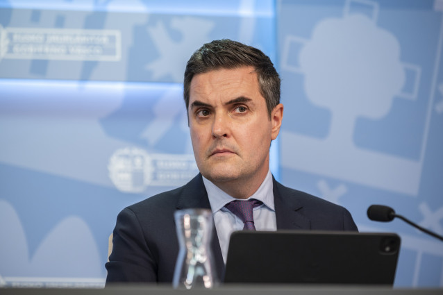 Archivo - El comnsejero Mikel Jauregi en una rueda de prensa