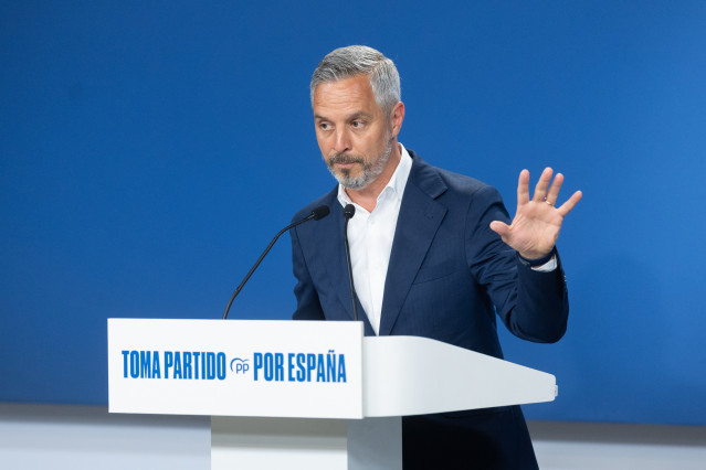 Archivo - El vicesecretario de Hacienda, Vivienda e Infraestructuras, Juan Bravo, durante una rueda de prensa para tratar asuntos de actualidad, en la sede del PP, a 4 de agosto de 2025, en Madrid (España).