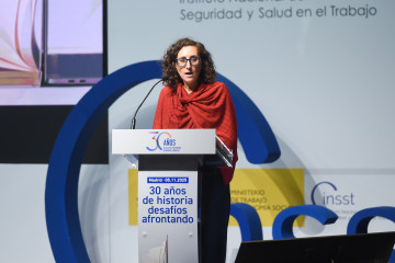 Archivo - La directora del Instituto Nacional de Seguridad y Salud en el Trabajo (INSST), Aitana Garí Pérez, durante la inauguración de la jornada del 30º aniversario de la Ley de prevención de R