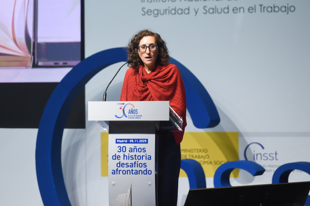Archivo - La directora del Instituto Nacional de Seguridad y Salud en el Trabajo (INSST), Aitana Garí Pérez, durante la inauguración de la jornada del 30º aniversario de la Ley de prevención de Riesgos Laborales.
