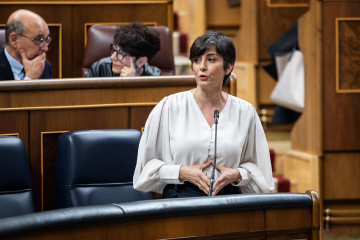 Archivo - La ministra de Vivienda y Agenda Urbana, Isabel Rodríguez, interviene durante una sesión de control al Gobierno, en el Congreso de los Diputados, a 10 de diciembre de 2025, en Madrid (Espa