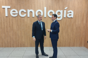 El presidente ejecutivo de Telefónica, Marc Murtra, y el Lehendakari, Imanol Pradales, en la inauguración del Centro de Talento y Tecnología Javier Echenique en Bilbao