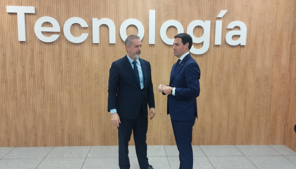 El presidente ejecutivo de Telefónica, Marc Murtra, y el Lehendakari, Imanol Pradales, en la inauguración del Centro de Talento y Tecnología Javier Echenique en Bilbao