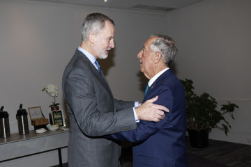 Archivo - El Rey Felipe VI saluda al presidente de Portugal, Marcelo Rebelo de Sousa