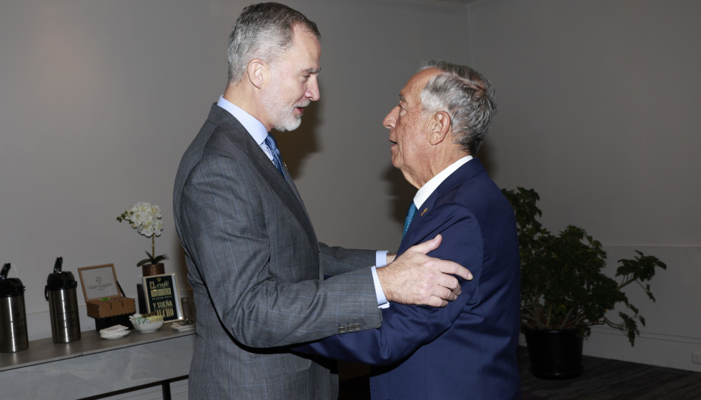 Archivo - El Rey Felipe VI saluda al presidente de Portugal, Marcelo Rebelo de Sousa