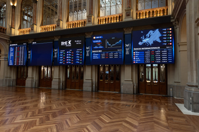 Archivo - Paneles del Ibex 35 en el Palacio de la Bolsa, a 16 de abril de 2024, en Madrid (España).