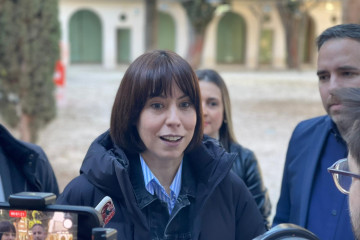 La ministra de Ciencia, Innovación y Universidades y secretaria general del PSPV-PSOE, Diana Morant, atiende a los medios.