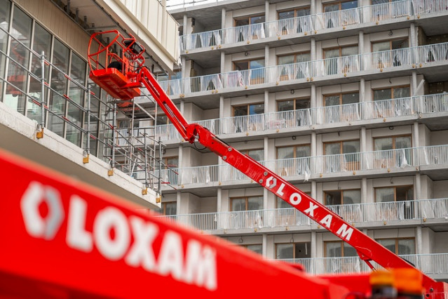 Trabajos en altura realizados por maquinaria de Loxam