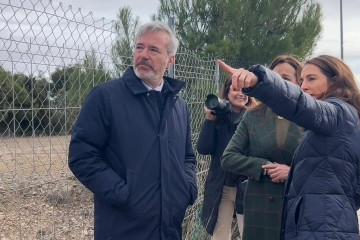 El cabeza de lista del PP, Jorge Azcón, ha explicado sus propuestas en materia de dependencia y cuidado de los mayores.