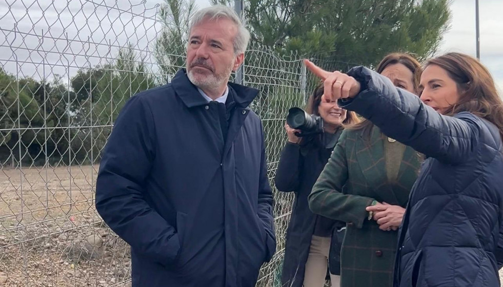 El cabeza de lista del PP, Jorge Azcón, ha explicado sus propuestas en materia de dependencia y cuidado de los mayores.