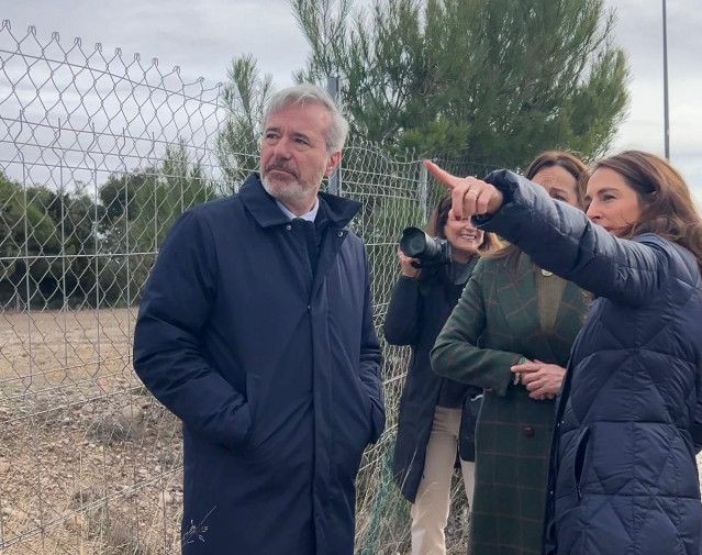 El cabeza de lista del PP, Jorge Azcón, ha explicado sus propuestas en materia de dependencia y cuidado de los mayores.