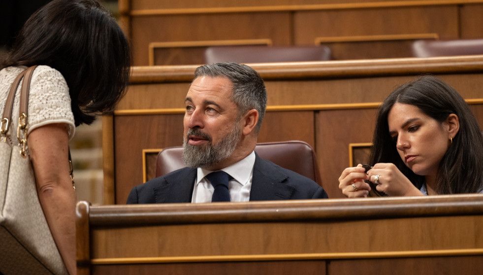 Archivo - El líder de Vox, Santiago Abascal, y la portavoz en el Congreso, Pepa Millán