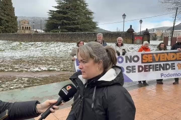 La candidata de Podemos Alianza Verde, María Goikoetxea, este domingo en Jaca.