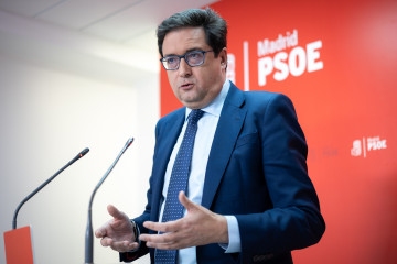 Archivo - El secretario general del PSOE de Madrid, óscar López, ofrece una rueda de prensa, en la sede del PSOE de Madrid, a 24 de febrero de 2025, en Madrid (España).