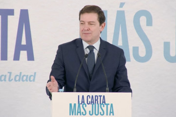 El presidente del PP de Castilla y León, Alfonso Fernández Mañueco, clausura un acto sobre financiación autonómica en Villamuriel de Cerrato (Palencia)