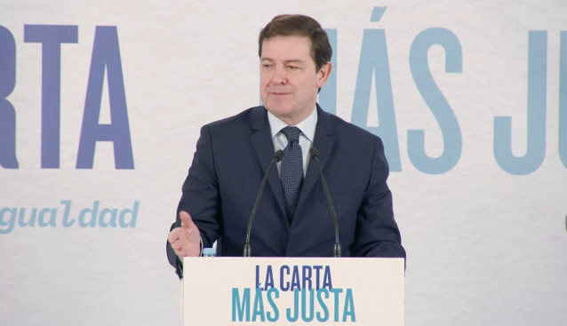 El presidente del PP de Castilla y León, Alfonso Fernández Mañueco, clausura un acto sobre financiación autonómica en Villamuriel de Cerrato (Palencia)