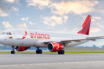 Archivo - Un avión de la aerolínea colombiana Avianca.