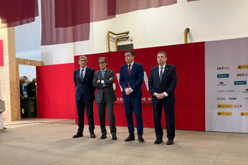 (I-D) El presidente de BWW, Javier Pagés; el presidente de Fira de Barcelona, Pau Relat; el conseller Òscar Ordeig, y el ministro Luis Planas.