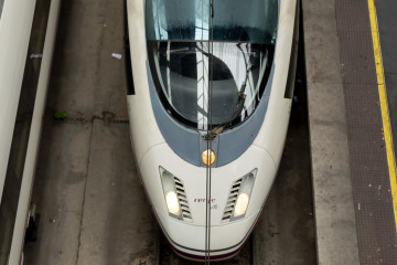 Archivo - Un tren Ave en las vías espera para salir en la estación de Atocha, a 23 de diciembre de 2022, en Madrid (España).